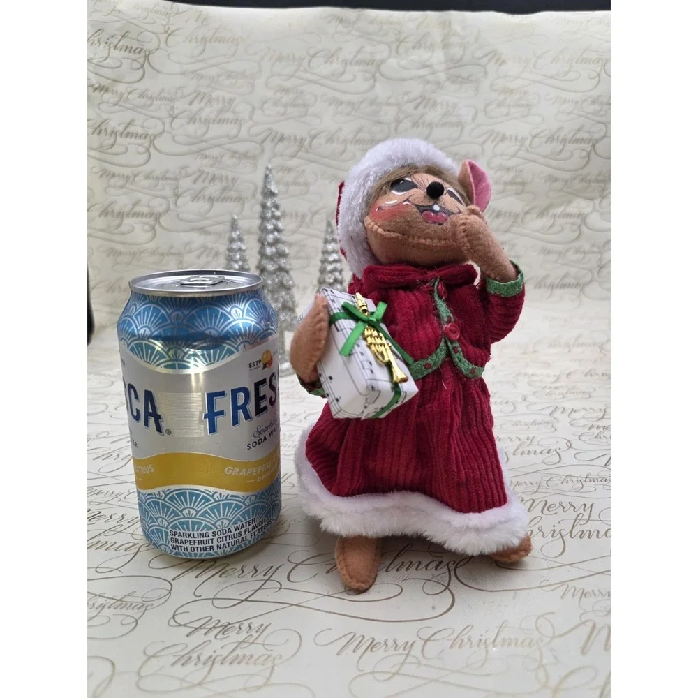 Annalee Christmas Girl Mouse Gift Music Notes Trumpet Red Green‎ Poseable 7